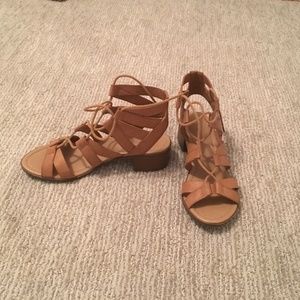TAN LACE-UP SANDALS